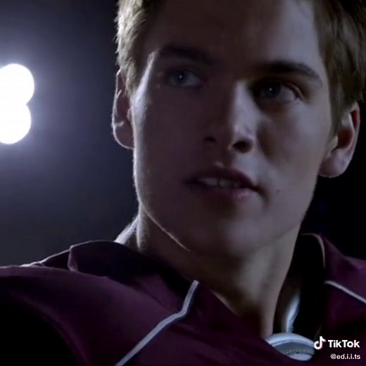 Cenas da Série Teen Wolf: Momento de Comédia e Descobertas LGBTQ