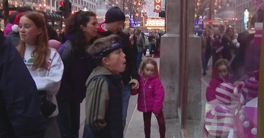 Last-minute Christmas shoppers line Chicago's State Street, downtown