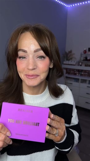 Jessica Garcia on Instagram: "December Ipsy understood the assignment ✨ This bag is all glow, zero stress. ✨What’s In my Ipsy Extra✨ @saiebeauty Glowy Super Gel is giving lit-from-within skin without looking shiny. @sonageskincare Eye Peptide Serum is the kind of step you don’t notice until you skip it. @fentybeauty Gloss Bomb Oil lives in my bag now — comfy, juicy, actually hydrating. @amika Dry Shampoo because December hair is busy hair. @realhermakeup Blush Palette is soft, flattering, and ta