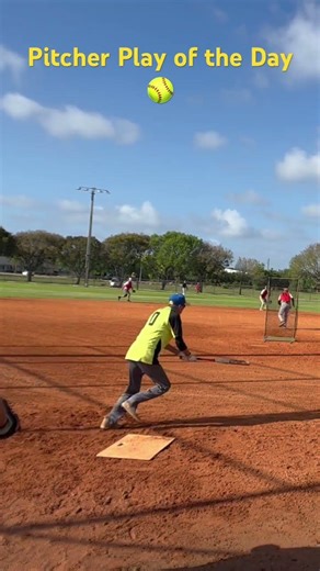 Smeton’s Robbery 🥎 #playoftheday #seniorsoftball #softball