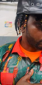 Rendez-vous le 23 à Paris L'Odéon Scène musicale de Tremblay CONCERT REGGAE] SAFA DIALLO THE TUFF LIONS SAFA DIALLO // Conakry - Paris- New-YorkArtiste de renommée internationale né à Conakry, SAFA DIALLO incarne une musique sans frontières, qui résonne dans plus de 2 000 playlists mondiales. Sa créativité transcende les genres, du reggae au dancehall, et ses titres, tels que "Summertime", ont atteint des sommets en Suède. Artiste engagé, il défend l'unité panafricaine tout en utilisant la musiq