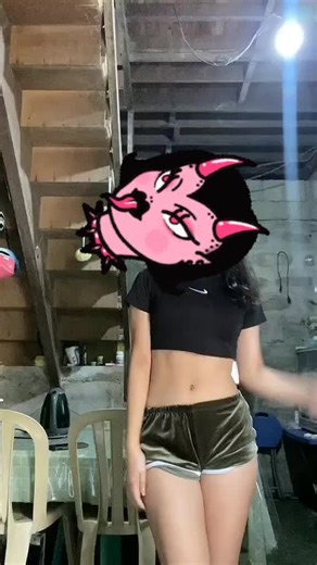 Jovencitas Bailando con Energía en Tirana