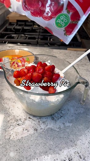 Easy Strawberry Icebox Pie Recipe