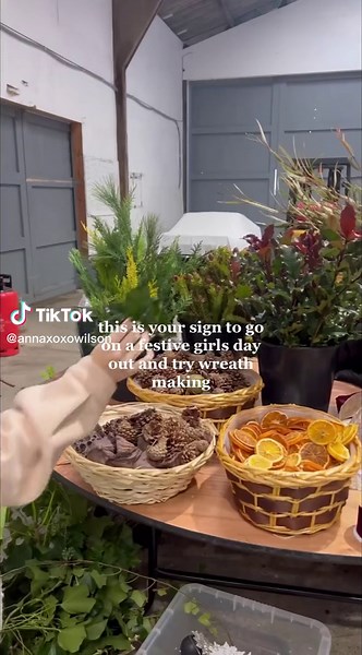 so much fun! 🎄 #christmas #christmascountdown #wreathmaking #festive #foryou #fyp