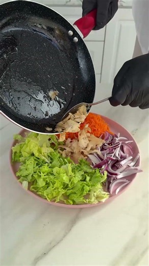How to cook frozen chicken 🍳🧂🍽️ #easy #frozenchicken #cookingtips