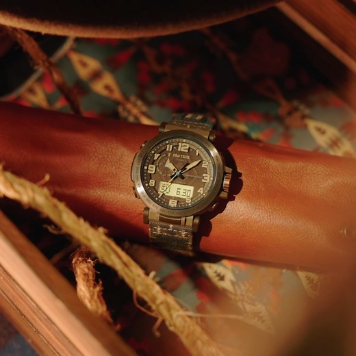 The Pendleton collaboration model: Celebrating harmonious coexistence with nature Introducing a collaboration with the brand Pendleton, beloved for over a century. The Pendleton touch is visible throughout this timepiece, from the original cloth band based on PENDLETON X4 pattern to its warm natural colors. The materials expected to reduce environmental impact. This special model marks a coming-together of two brands that are all about living in harmony with nature. One with Nature PRG-601PE-5 h