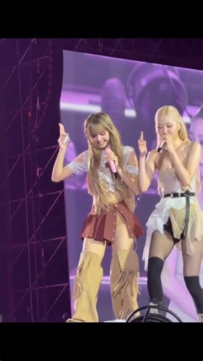 blackpink #rose #robotdyllicdance Salsa and chubby's robot dance, not too mechanical but charming