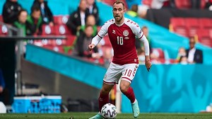 Sept mois après son arrêt cardiaque, Christian Eriksen signe à Brentford en Premier League