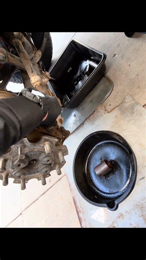 Portal Axles needed maintenance! #Hmmwv #Hummer #Humvee #PortalAxles #Amsoil