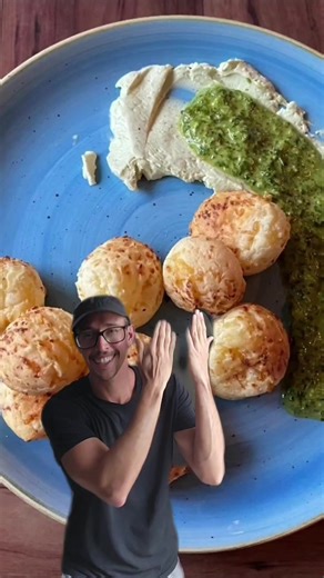 Jungle Navigation Co. LTD Skipper Canteen – este restaurante com serviço de mesa dentro do parque temático oferece pão de queijo (pão de queijo brasileiro) como um item especial/“menu secreto” que não aparece no cardápio oficial, mas você pode pedir ao seu garçom. #magickingdom #disney #wdw