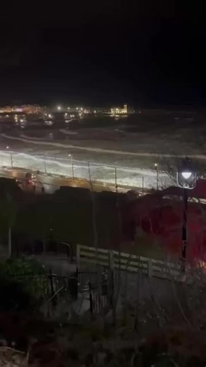 19.10 Gary Mackay is at South Bay Scarborough tonight | North Yorkshire Weather Updates