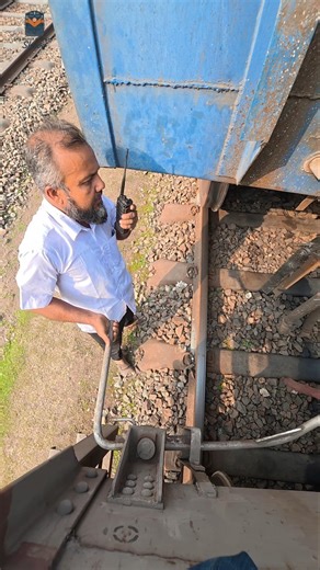 freight wagon coupling remove | #sorts #safety #railway #coupling