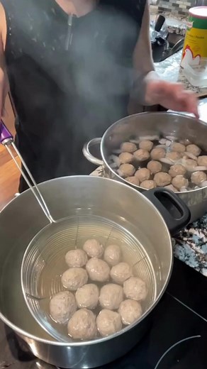 How to Make Beef Ball for Pho ( part 2/2 ) - shaping and cooking - Please check video 1/2 for the recipe on how to make the beef ball for pho. 💕 | Ly Cooks