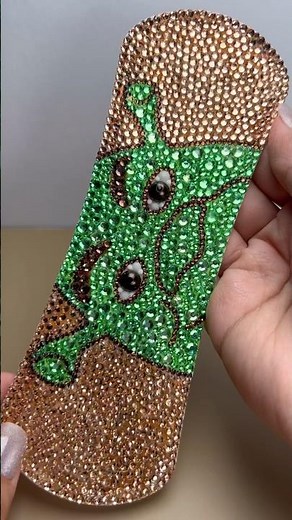 i made a shrek themed pad 💚✨ #bedazzled | StinkyCrafts
