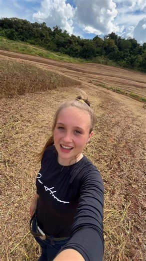 Isabella on Instagram: "faiô o bico 😂"