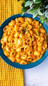 If you love Mac & Cheese then you have to try this broccoli cheddar version. It’s rich, creamy, filled with broccoli and carrots for extra nutrients and comes out perfect every time! It’s the best 25 minute dinner recipe! #broccolicheddar #macandcheese | Dowell Cooks