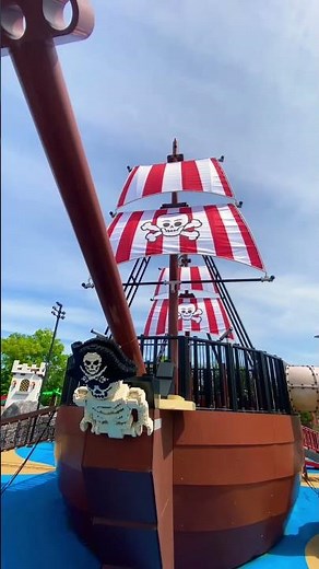 Super awesome LEGO pirate ship