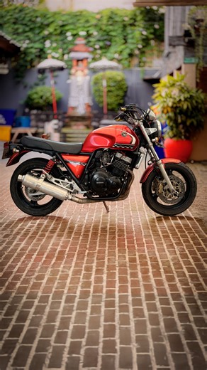 Deus Ex Machina Indonesia on Instagram: "Three months of morning glances through the Bengkel window, a voyeur to the process from, oh hell to hell yeah! ⁠ ⁠ There were days of near-invisible headway, others marked by massive leaps forward, each peeling away a piece as the once-tired 1998 Honda CB400 Super Four transformed into the perfect weekend escape machine.⁠ ⁠ To read the full story, head over to our Oily Rag.⁠ ⁠ Photos & Edit: @anomac⁠ ⁠ #DeusTempleBikes⁠ #InBenzinVeritas⁠ #DeusIndonesia⁠