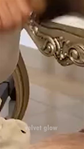 Glow Secrets!! on Instagram: "💇‍♀️ How to Get Instant Volume with a Flat Iron ✨"