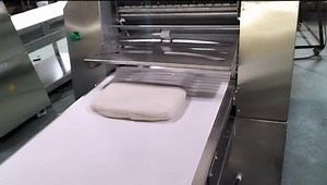 Semi Automatic Croissant Production Line Croissant Rolling Dough Sheeter Machine