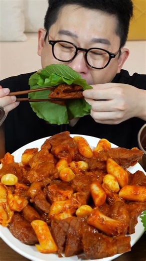 가르마[GARMA] 한원석 on Instagram: "그냥 고기는사랑이죠!ㅎ 식사 맛나게 하세요 #돼지고기 #혼밥 #먹방 #먹스타그램 #mukbang #food #yummy #eating"