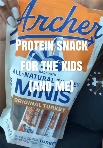 Busy sports moms… I’m always looking for easy protein snacks for my kids between practices and these turkey mini sticks are actually so convenient. About 5g protein per stick, zero sugar, gluten-free, and individually wrapped so they’re perfect for the car, tournaments, or lunch boxes. Linked if you want to try them. #kidsnacks #sportsmom #proteinsnack #healthysnacks #momfinds
