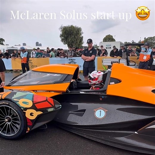 McLaren solus start up at Adelaide Motorsport Festival