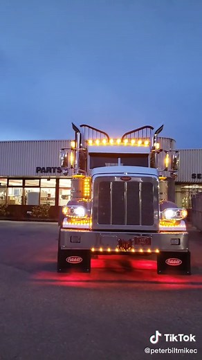Delivery day never looked so good. #peterbilt #thereisonlyoneking #peterbilt367 #customtrucks #customrig #custompetes #heavyhaul #heavyduty #heavyspec #lowbedlife#lowbedding