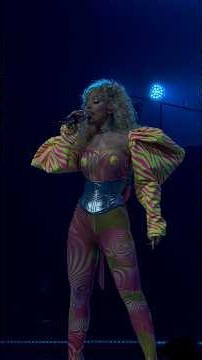 Doja Cat performs “Jealous Type” in Denver #dojacat #tourmavie #concert