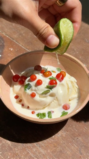 tomato basil lime ice cream 🍅 the tomatoes were extraa crunchy #tomato #fruit #icecream #tiny