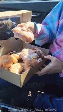 H-E-B Bakery Review: The Glazed Croissant Donut #shorts