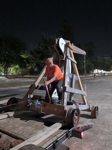 Load'em up! #whippertrebuchet #punkinchunkin #woodworking