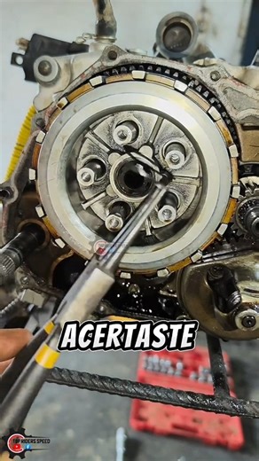 Mecánica | Moto | Motocicleta on Instagram: "Domina el arte de la mecánica de motos. 🛠️ Sigue nuestra cuenta y aprende desde lo básico hasta técnicas avanzadas🏍️ . ⚙️@mecanico.en.moto⚙️ ⚙️@mecanico.en.moto⚙️ ⚙️@mecanico.en.moto⚙️ . . #mecanica #motos #taller #reciclauto #desguace #desguacesreciclauto #peugeot #moto #motocicleta #deldesguace #choque #club #led #iluminacion #mecanico #arreglo #tutoriales #reels #viral #tutorial #tips #parati #fyp"