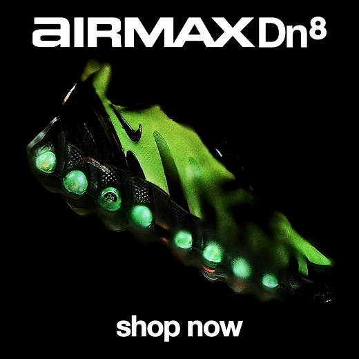 Eight pressurized Air tubes create a full-length cushioning system that gives each step a fluid heel-to-toe transition. Enter an unreal experience of motion. | Nike