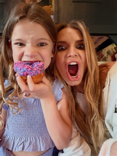 Jessica Simpson proves daughter Birdie, 7, is her spunky twin