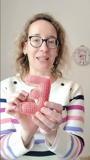 The crochet alphabet: the crocheted letter E