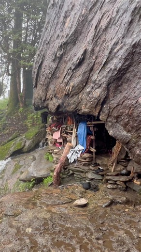 Insaid of amazing Himalayan Cave Life | Heavy Rainday 😱 #villagelife #mountains #himalayas #shorts