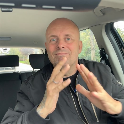 What would be more convenient: one sign language for the whole world? 🧐🧐🧐 | Deaf Onno Jansen