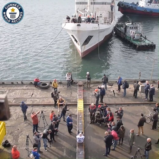 402K views · 1.7K reactions | Watch Ukrainian strongman Oleg Skavysh take the strain with his teeth, pulling this 614 tonne (1,353,636.68 lb) ship  | Guinness World Records | Facebook