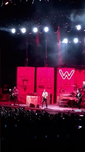 Weezer - Hash Pipe - Live (partial)