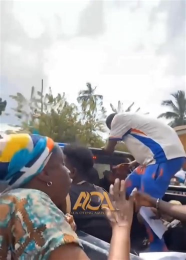 Breaking!!! *Kade SHTS Students Who Assaulted Teacher for Strict WASSCE Invigilation Remanded by Kade Court* The Kade District Court in Eastern Region on Wednesday, 7th January, remanded five accused persons in connection with the brutal assault of Michael Quayson, a teacher at Kade Senior High Technical School (SHTS) after they pleaded guilty. Four of the accused persons, who are above 18 years, were remanded into prison custody, while the other accused, a 17-year-old juvenile, was remanded int