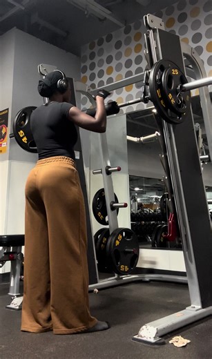 Squat 💪🏾❤️#pourtoi #gymtok #fyp #fitness #senegalaise_tik_tok