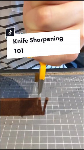 Knife sharpening 101. This principle works on any blade, disposable or fixed! #australia #asmr #leathercraft #diy