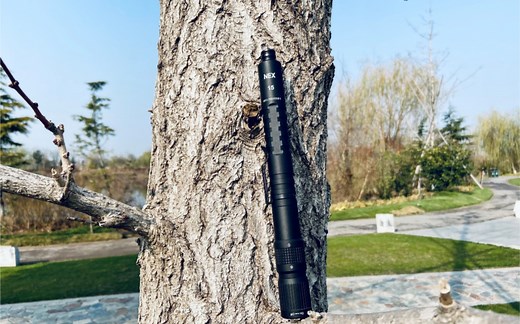 随身防卫神器——纳丽德NEX15″带灯便携式伸缩棍 暴力测试