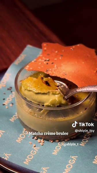 Craft cocktails and sharing plates in a speakeasy setting, inspired by 1920s Japan and the Prohibition Era, this intriguing izakaya & cocktail bar is MOGĀ —Japanese slang for ‘modern girls’. . The unique cocktail programme is a collaboration between Head Mixologist Marcus Liow and bar consultant Dario Knox of Knox Beverage Consulting, and the sophisticated interior is segregated for different moods. . Here are some dishes we tried: 1. Hokkaido Scallop: Beautifully seared, sitting atop a luscious