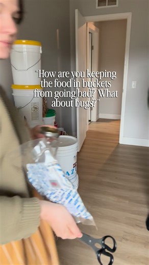 ᴊᴇɴᴇꜱꜱᴇ | Homesteader & Homemaker 🌻 on Instagram: "Comment “bulk” to where I buy most of my food and a link to set up a free account. If you are opening buckets up those oxygen absorbers are not gonna work, that is why I have my “working buckets” in the kitchen and these I label with “oxygen absorber” so I know if I open it, it’s a working buckets now. Do you have more questions? The bugs was a big one- I still remember the only time I got bugs was in spelt. I now try to remember to put the bag