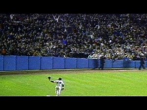 1977 WS Gm6: Fans applaud Reggie Jackson