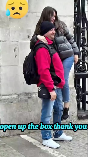 Selfie Wrong position king Guard Horse will Ajust you.!! #kingsguard #horseguards #lifeguards #horseguardparade #londonkinghorse #horsebite #kingsguardhorse #horse #military #fypシ #funny #viral #animals | Majestic King's Guards