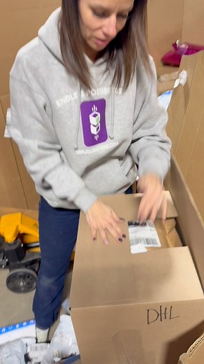 Jess boxing a box soooo YOU CAN UNBOX some returned mail!! #LiquidationDeals #blackfriday | Mitch Grpl