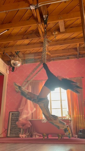 I love aerial chains 💘 #aerial #aerialchains #aerialarts #LA #poledancer #fitness | Ariel Alexia